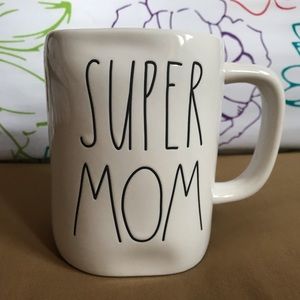 NWOT Rae Dunn SUPER MOM Mug •